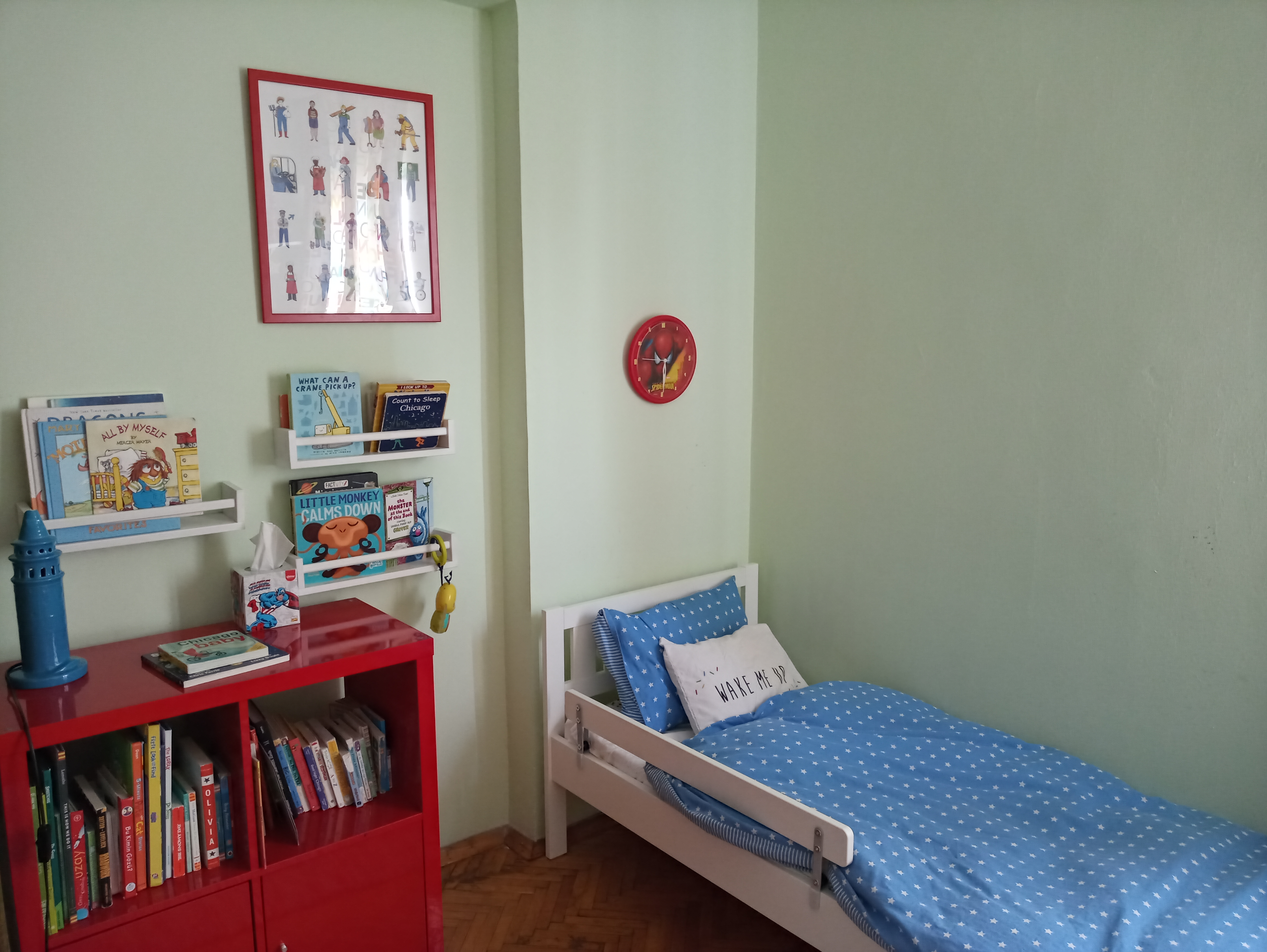 Decluttered child's room by Life Hack Organizing, a professional organizing service in Oak Park, IL.